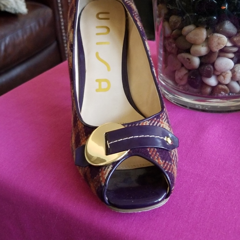 Shoes - Picture 2 of 3